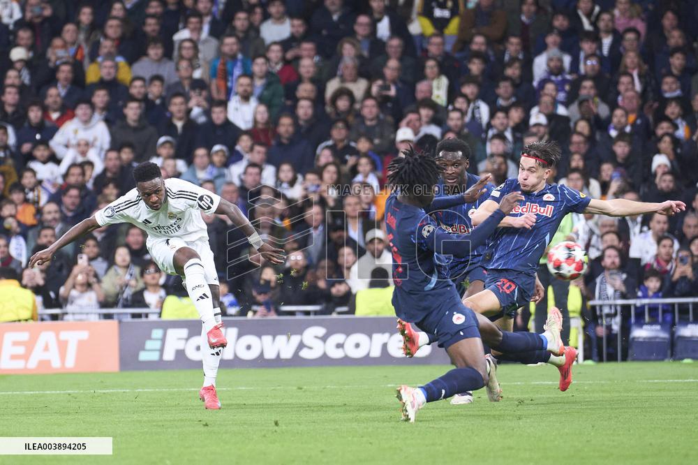 Real Madrid C.F. v FC Salzburg - Madrid