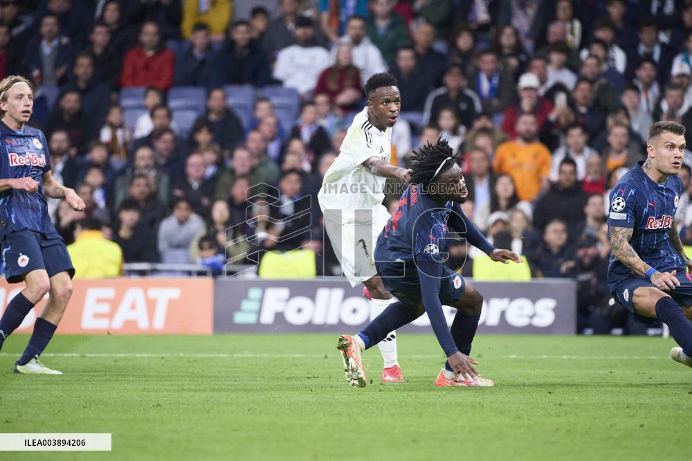 Real Madrid C.F. v FC Salzburg - Madrid