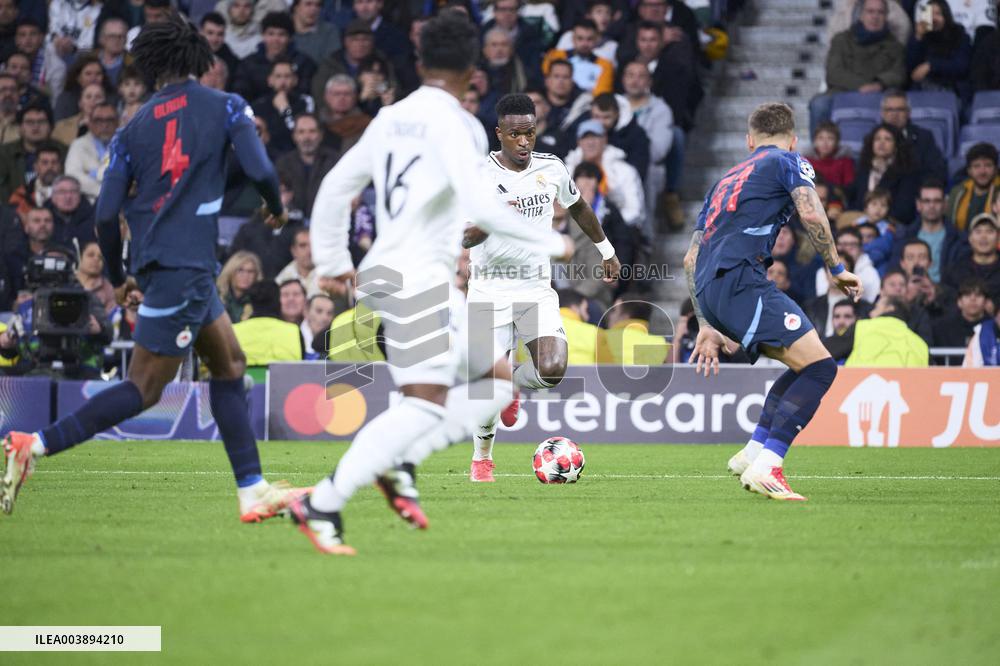 Real Madrid C.F. v FC Salzburg - Madrid