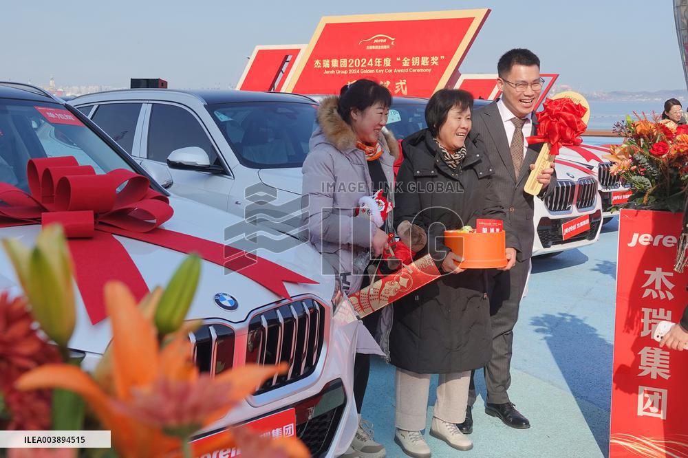 Companies Distribute Cars to Reward Employees in Yantai