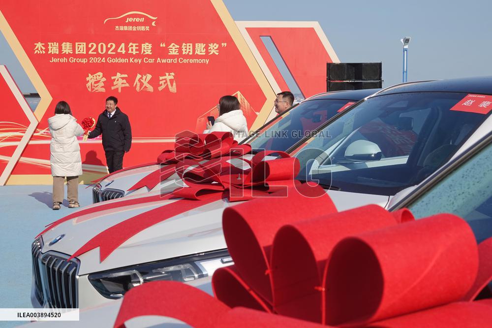 Companies Distribute Cars to Reward Employees in Yantai
