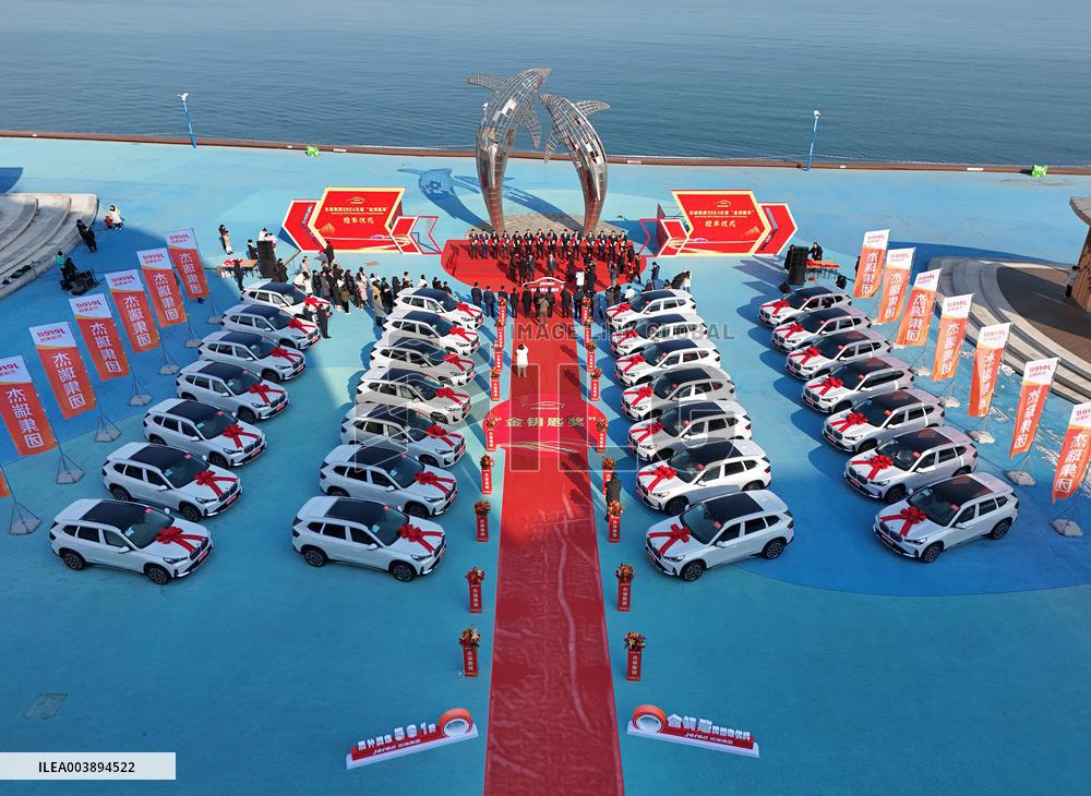 Companies Distribute Cars to Reward Employees in Yantai
