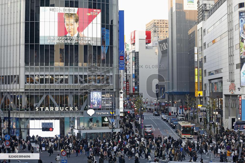 Japan TV host Nakai retires