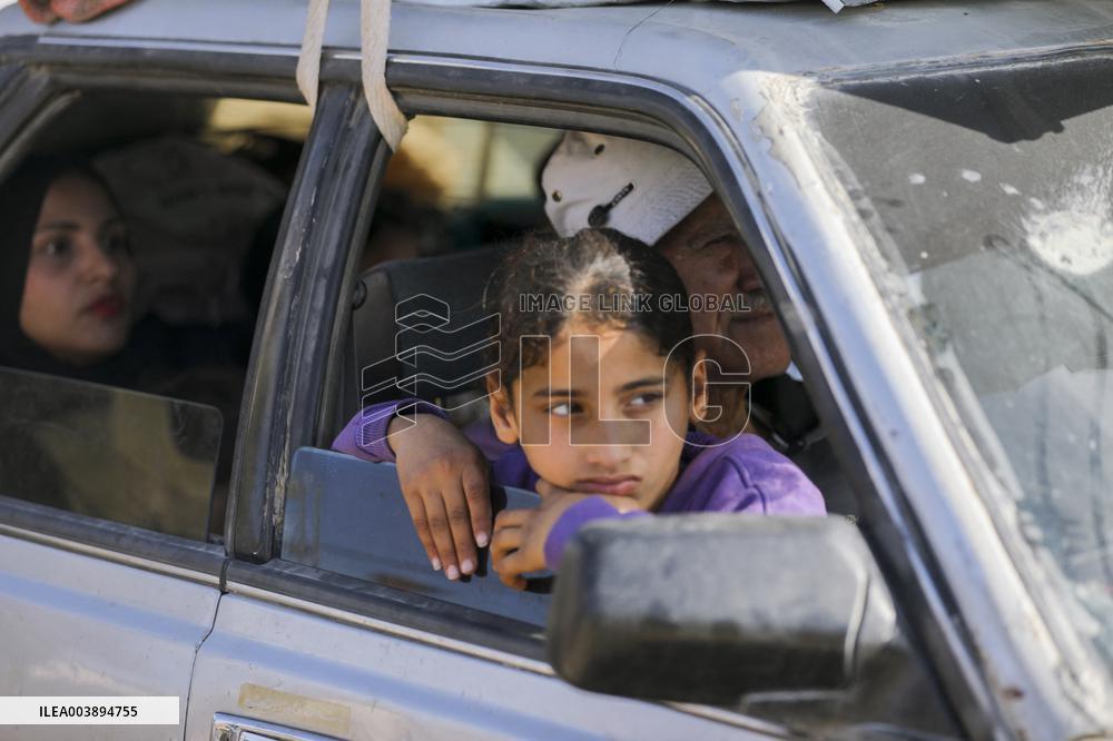 Palestinians Return to Gaza
