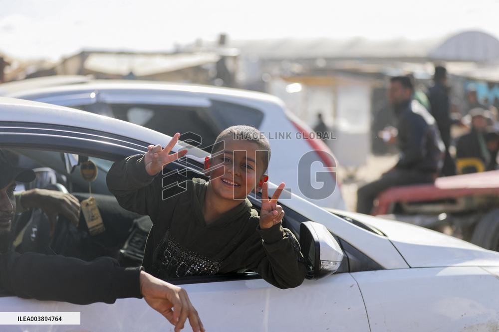 Palestinians Return to Gaza