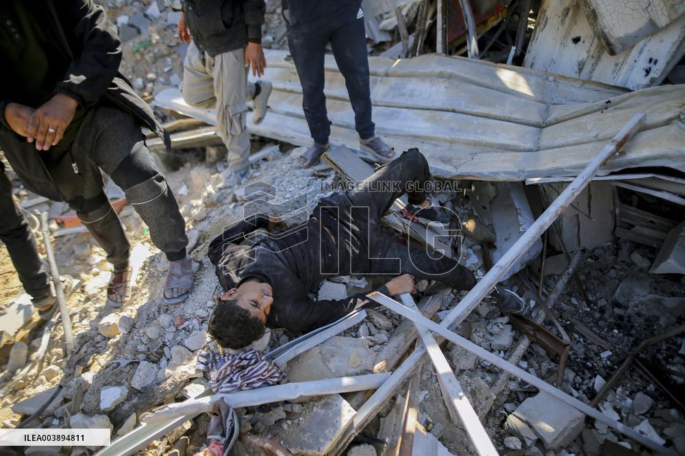 Palestinians Return to Gaza