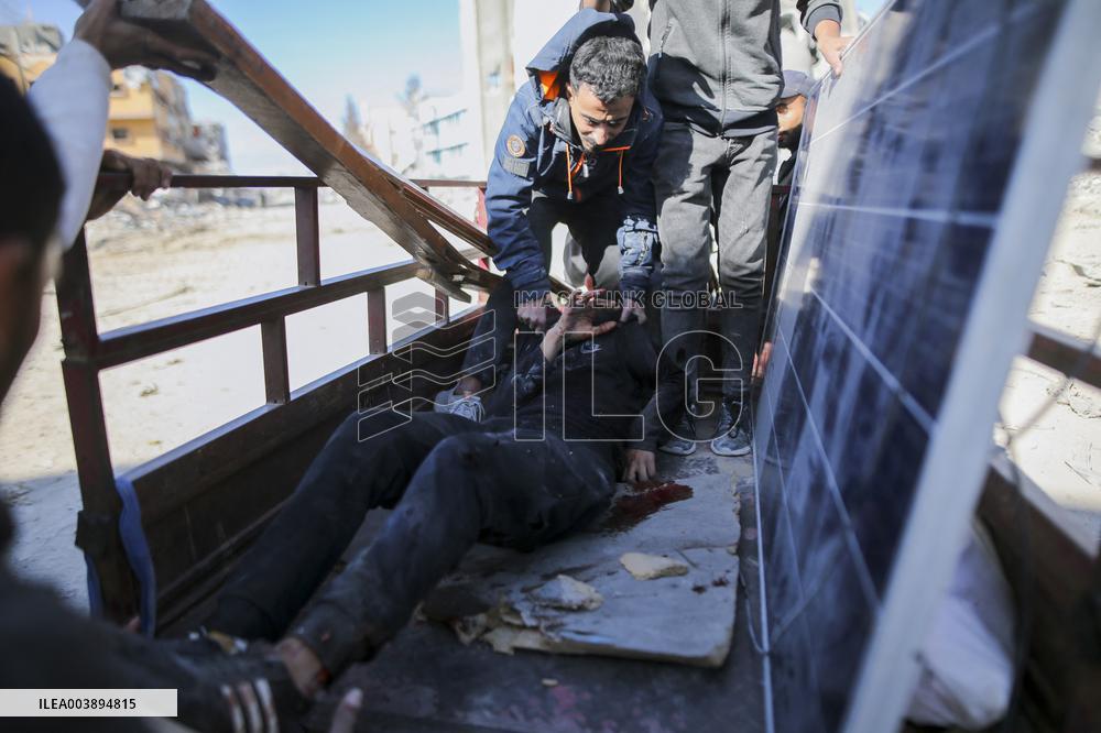 Palestinians Return to Gaza