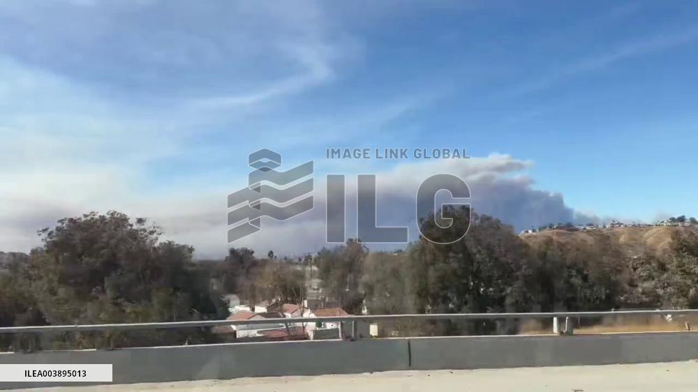 US: Hughes Fire Breaks Out Near Lake Castaic, Prompting Evacuation Of Thousands 5