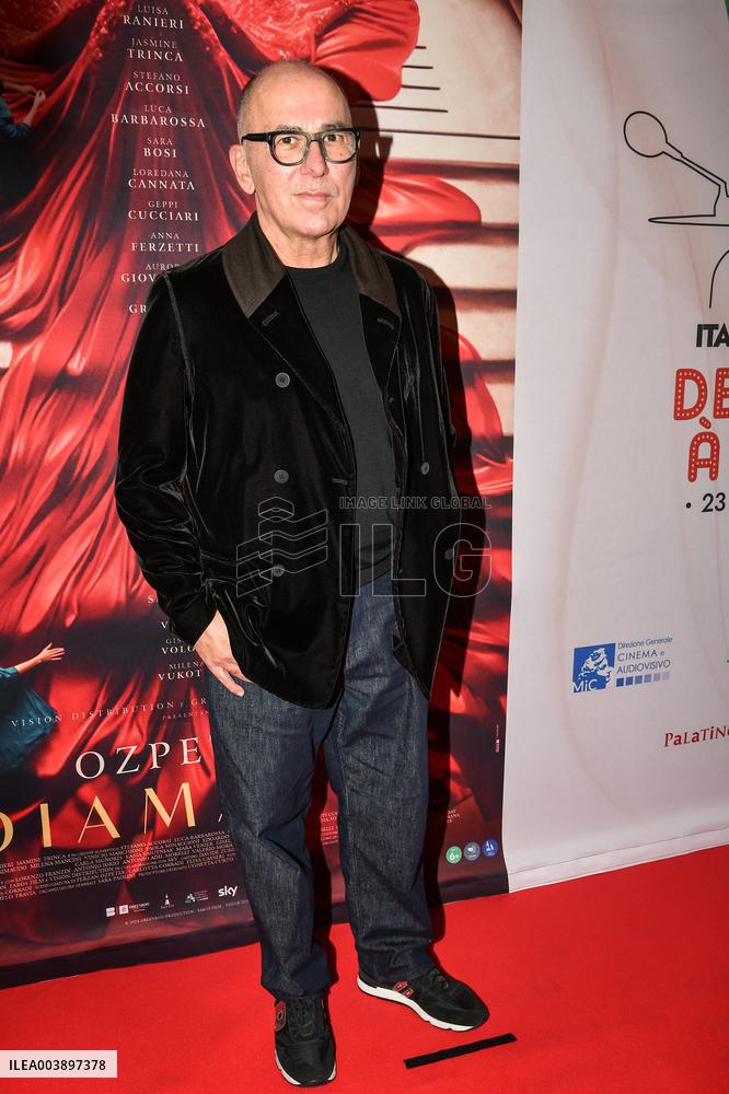 Preview of the film Diamanti in Paris FA