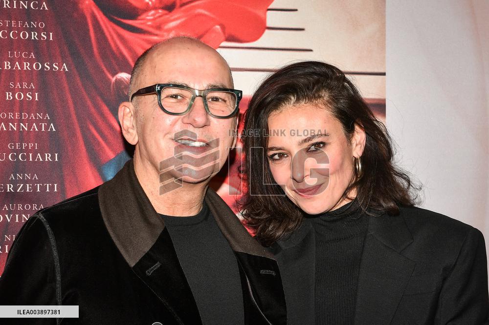 Preview of the film Diamanti in Paris FA