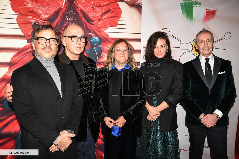 Preview of the film Diamanti in Paris FA