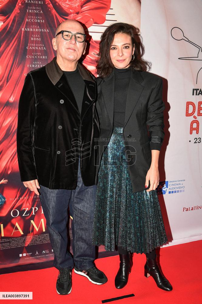 Preview of the film Diamanti in Paris FA