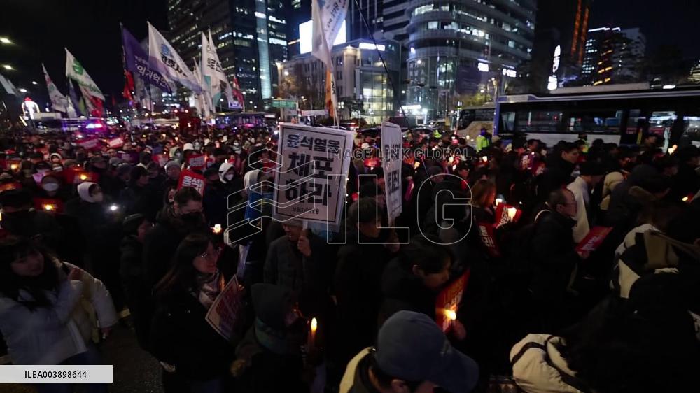 People call for S. Korean president Yoon's resignation