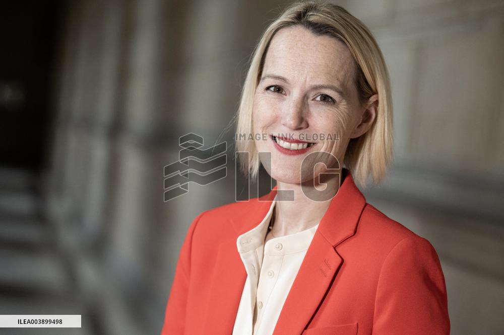 Lawyer Emilie Chandler - Paris