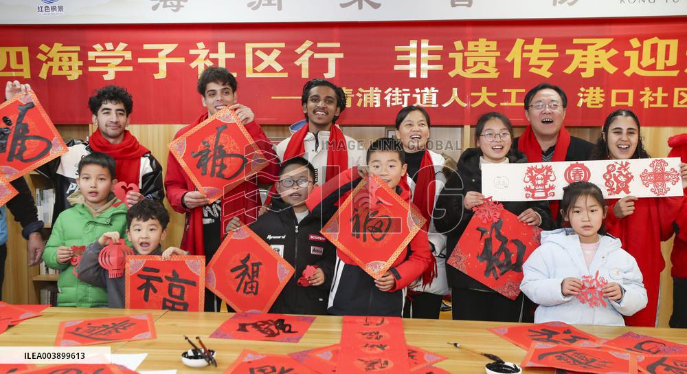 International Students Experience Spring Festival Customs
