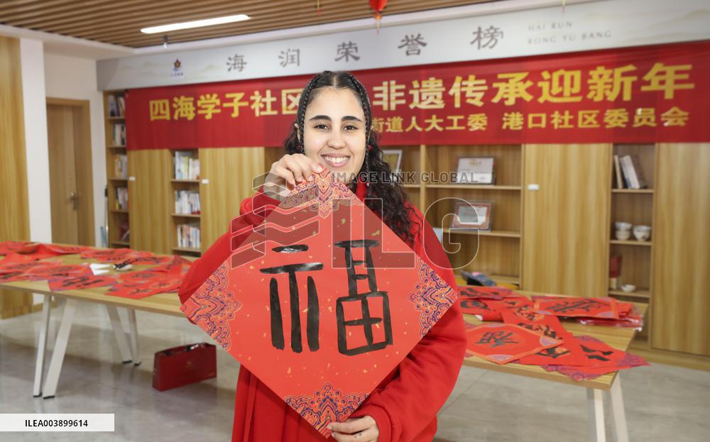 International Students Experience Spring Festival Customs