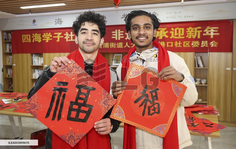 International Students Experience Spring Festival Customs