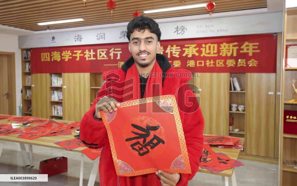 International Students Experience Spring Festival Customs
