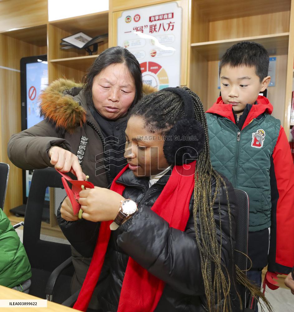 International Students Experience Spring Festival Customs
