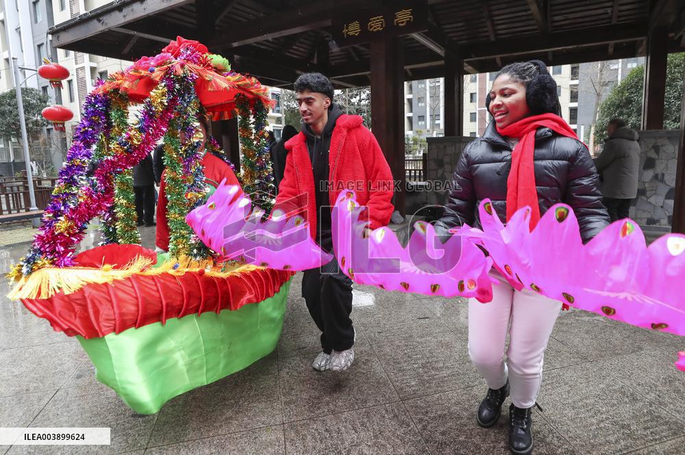 International Students Experience Spring Festival Customs