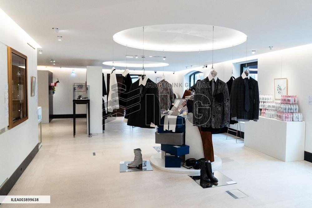 Auction of Karl Lagerfeld's Personal Collection - Paris