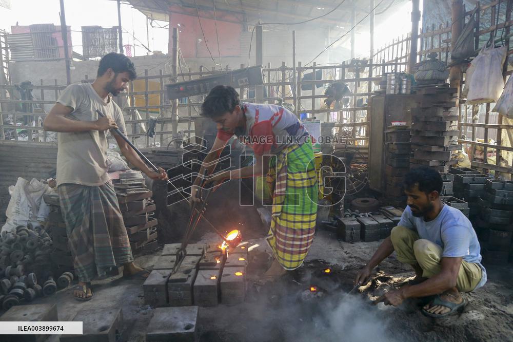 Unsafe Labor Practices Among Metal Workers - Bangladesh