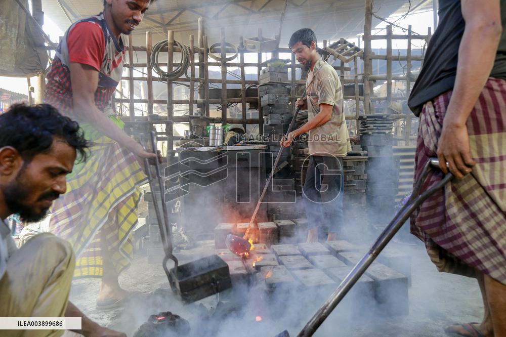 Unsafe Labor Practices Among Metal Workers - Bangladesh