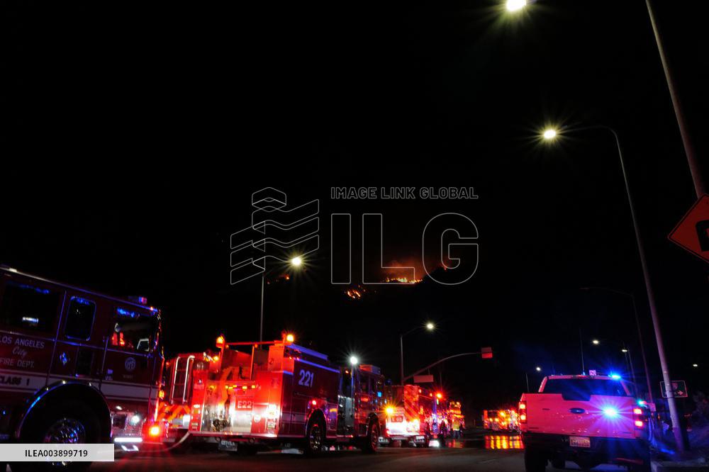 US Firefighters Fight Sepulveda Fire - LA