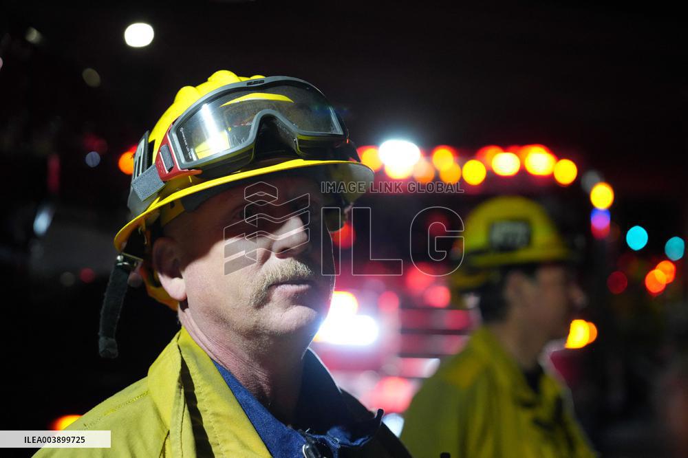 US Firefighters Fight Sepulveda Fire - LA