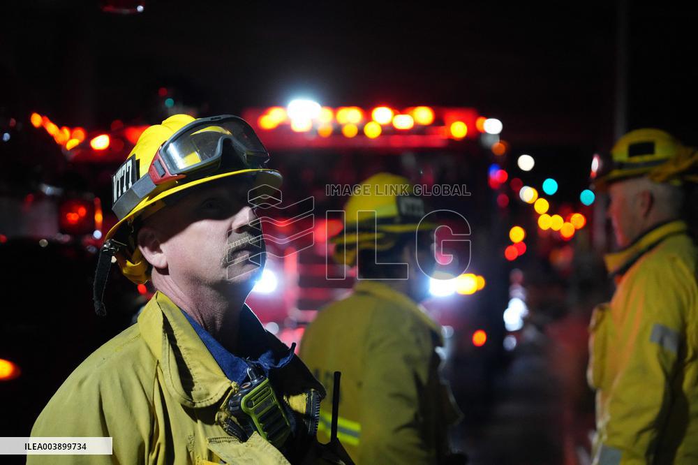 US Firefighters Fight Sepulveda Fire - LA