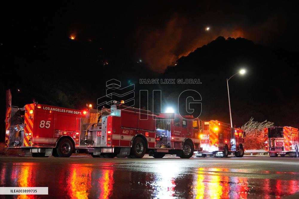 US Firefighters Fight Sepulveda Fire - LA