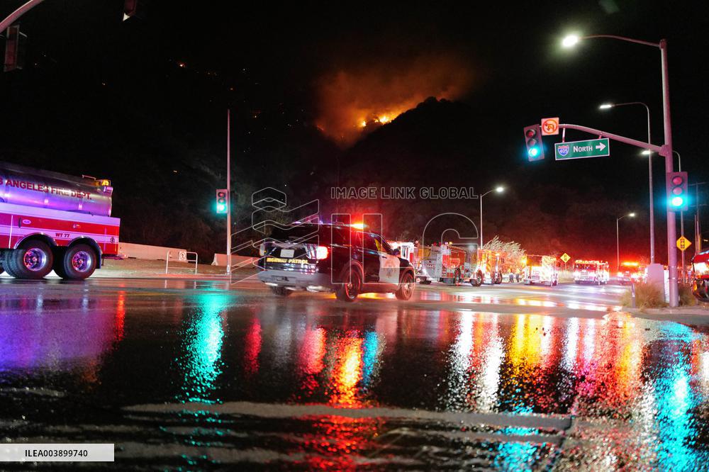 US Firefighters Fight Sepulveda Fire - LA
