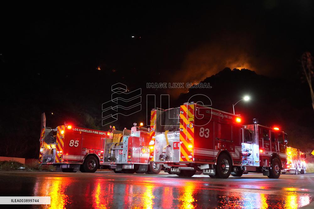 US Firefighters Fight Sepulveda Fire - LA