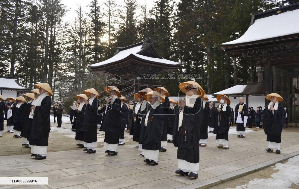 Buddhist monks seek donations