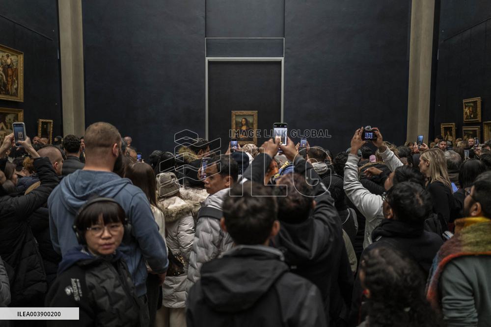 Illustrations Of Louvre Museum Atmosphere - Paris