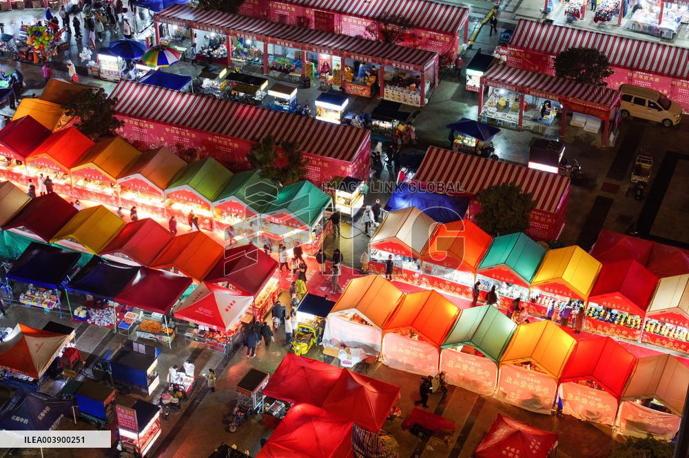 People Prepare For The Spring Festival in Suqian
