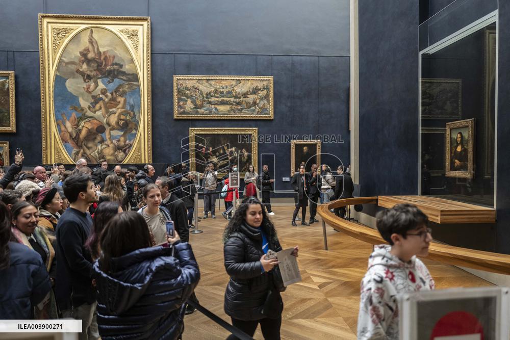 Illustrations Of Louvre Museum Atmosphere - Paris