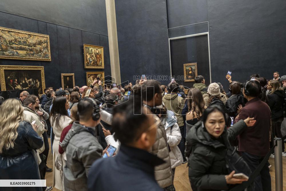 Illustrations Of Louvre Museum Atmosphere - Paris