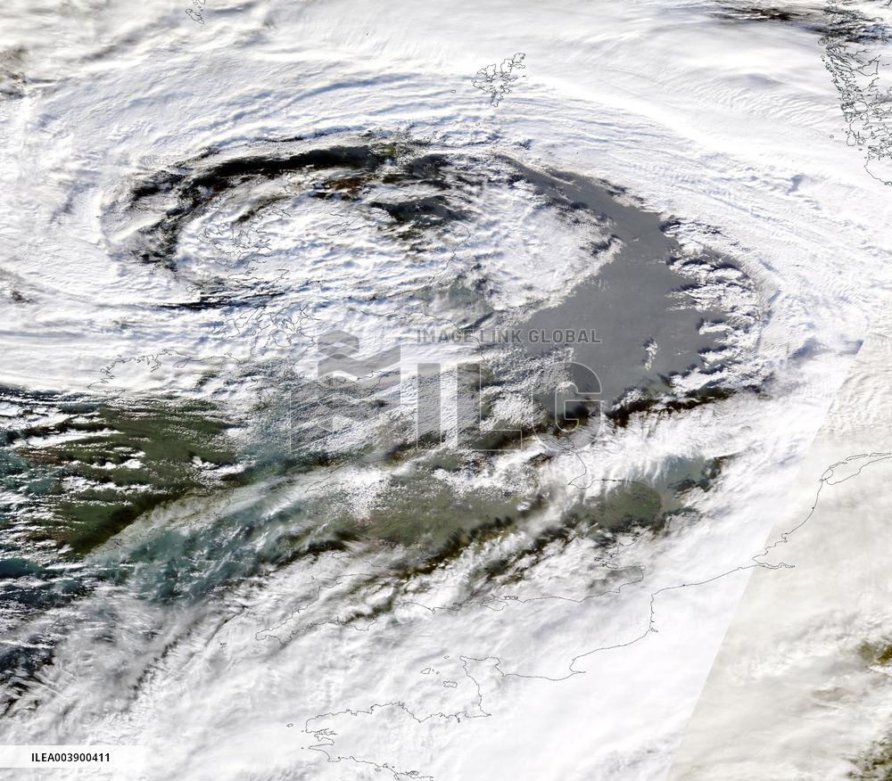 Satellite views of Storm Eowyn
