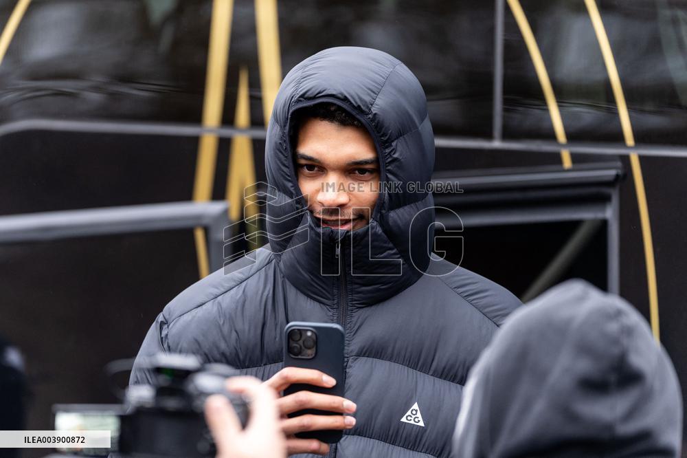 San Antonio Spurs Group Photo - Paris