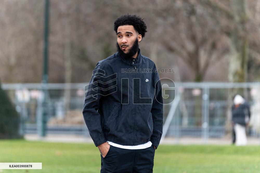 San Antonio Spurs Group Photo - Paris