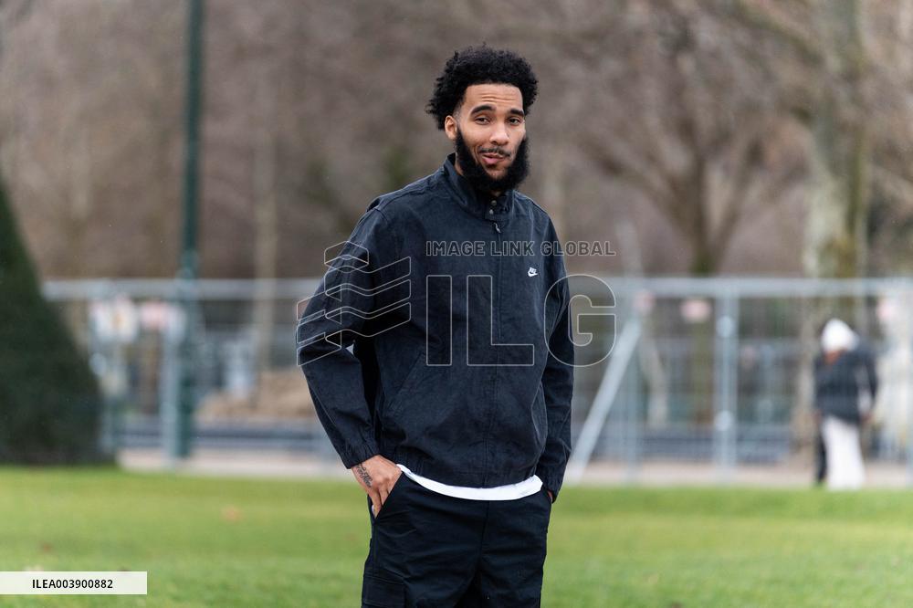 San Antonio Spurs Group Photo - Paris