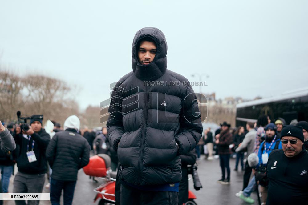 San Antonio Spurs Group Photo - Paris
