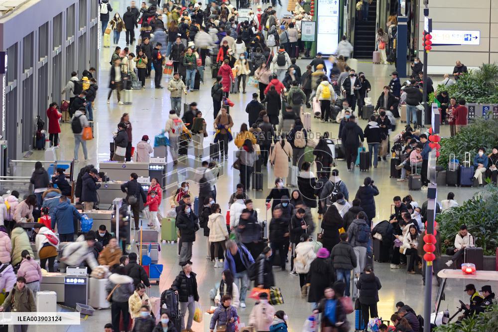 Spring Festival Travel Peak in Shanghai