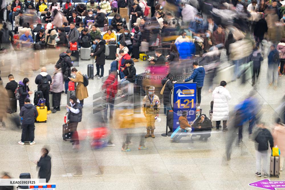 Spring Festival Travel Peak in Shanghai