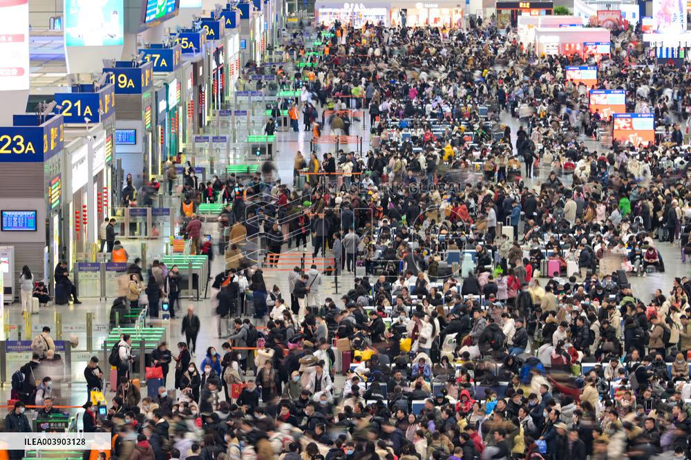 Spring Festival Travel Peak in Shanghai