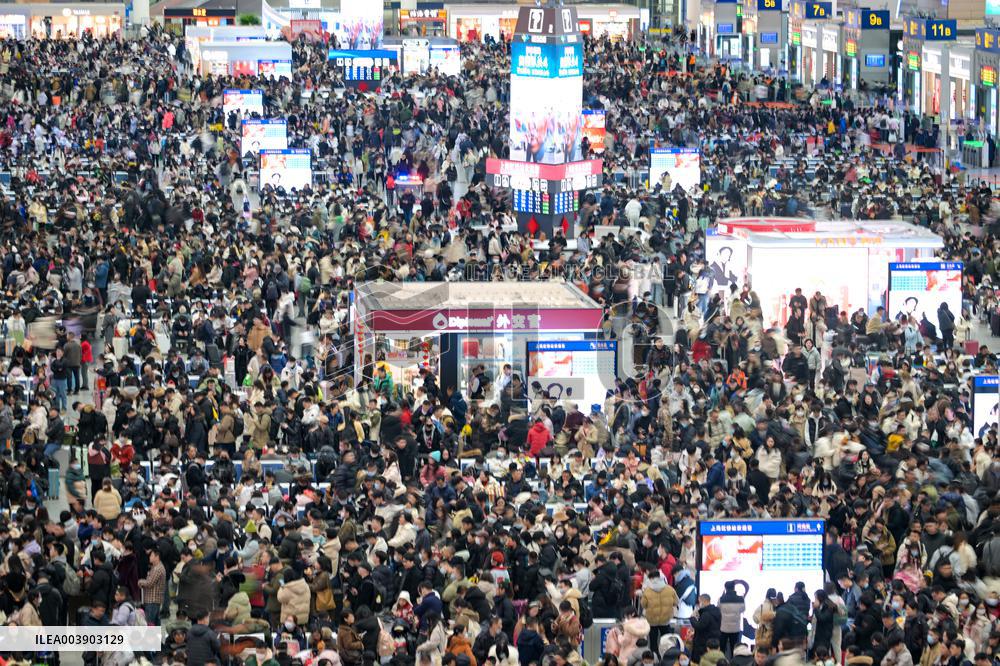 Spring Festival Travel Peak in Shanghai