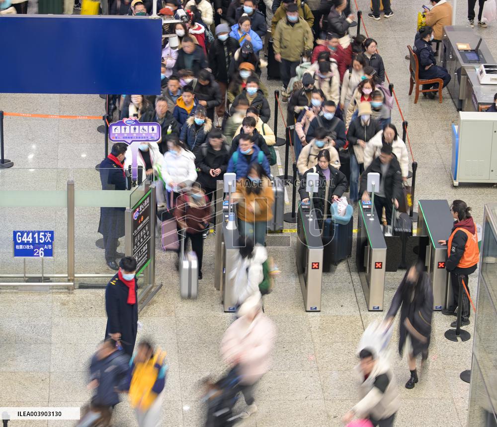Spring Festival Travel Peak in Shanghai