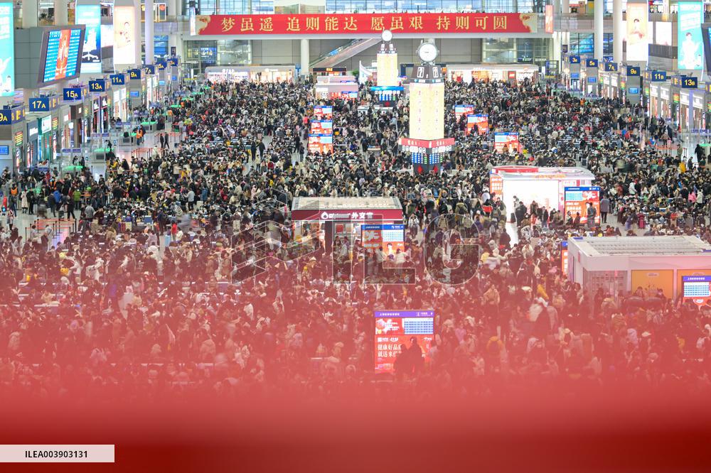 Spring Festival Travel Peak in Shanghai