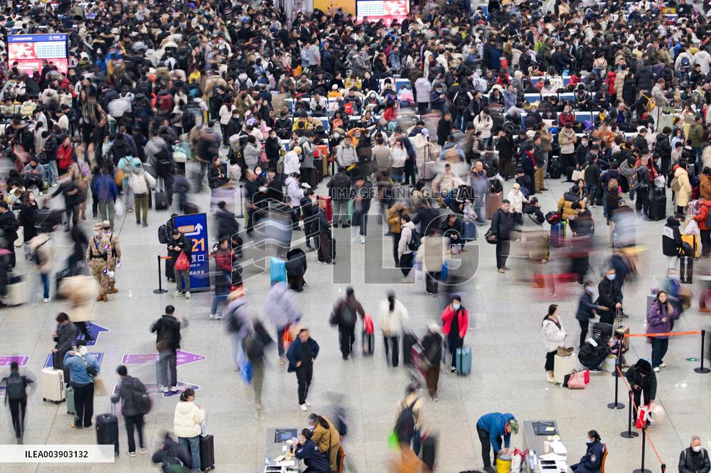 Spring Festival Travel Peak in Shanghai